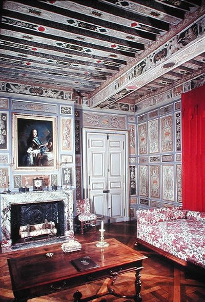 Interno di una camera da letto dipinta con le armi della famiglia Viole, 1633 da French School